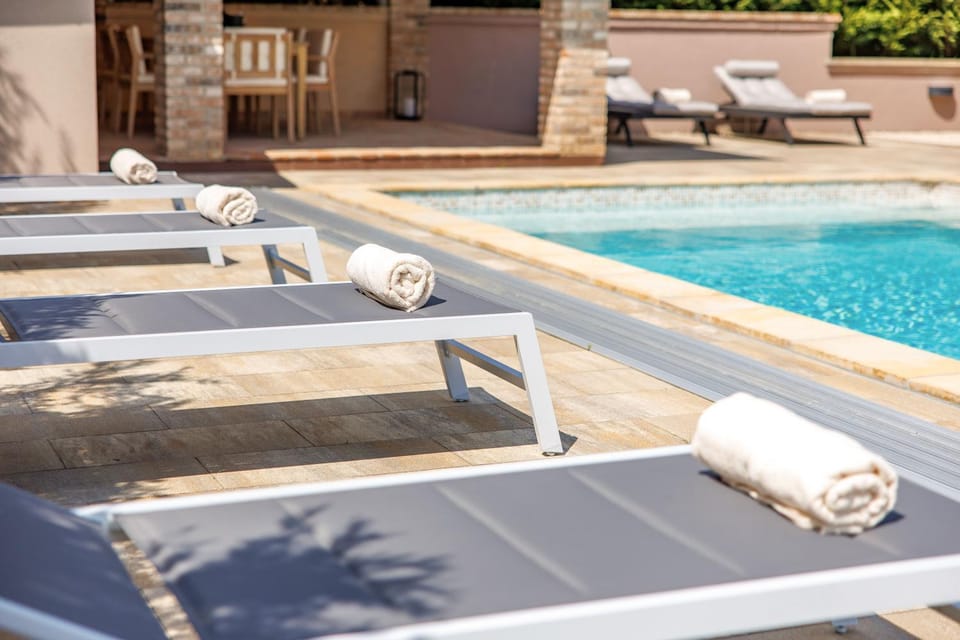 Balcony/Terrace, sunbed