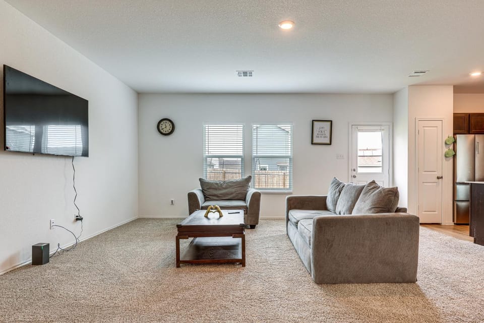 Spacious and Pet Friendly! Hill Country Home Base House in San Marcos