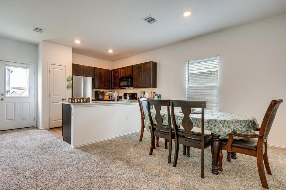 Spacious & Pet Friendly! Hill Country Home Base House in San Marcos