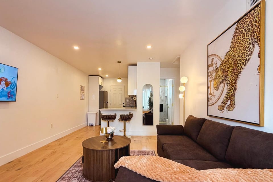 Luxury-Style Miami Suites - Spacious & Central Apartment in Miami