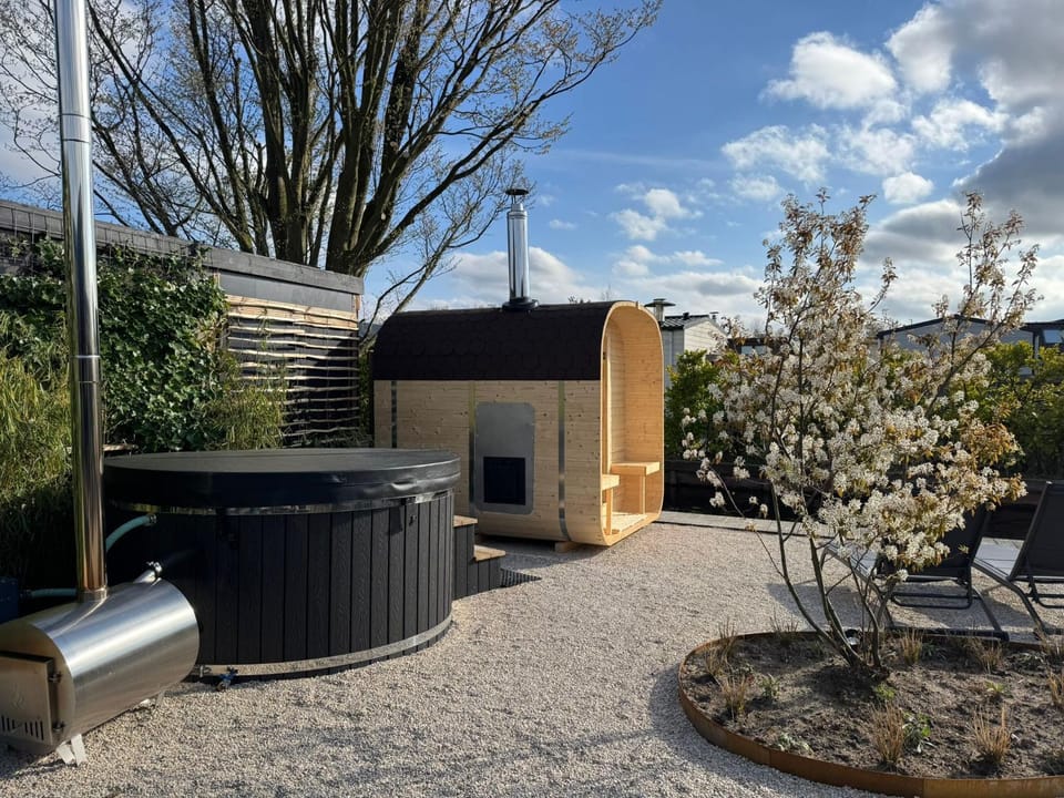Day, Garden, Hot Tub, Sauna, Garden view
