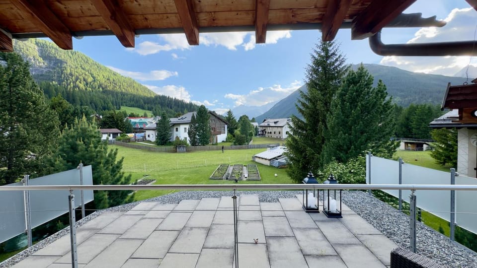 Natural landscape, Balcony/Terrace, Garden view, Mountain view
