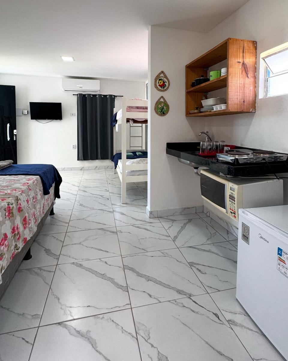 Kitchen or kitchenette, Bedroom, microwave, minibar, stove, toaster