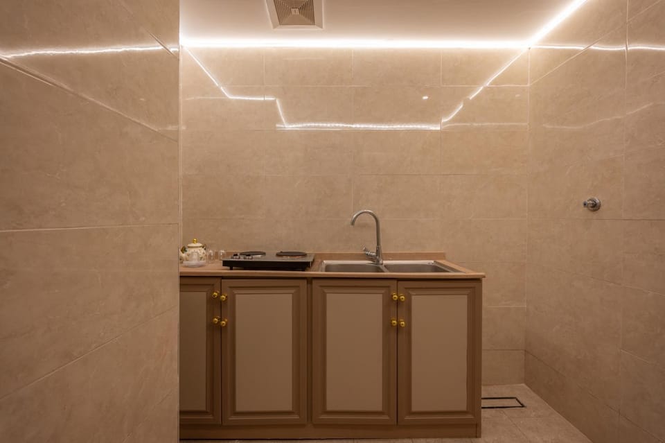 Kitchen or kitchenette, oven
