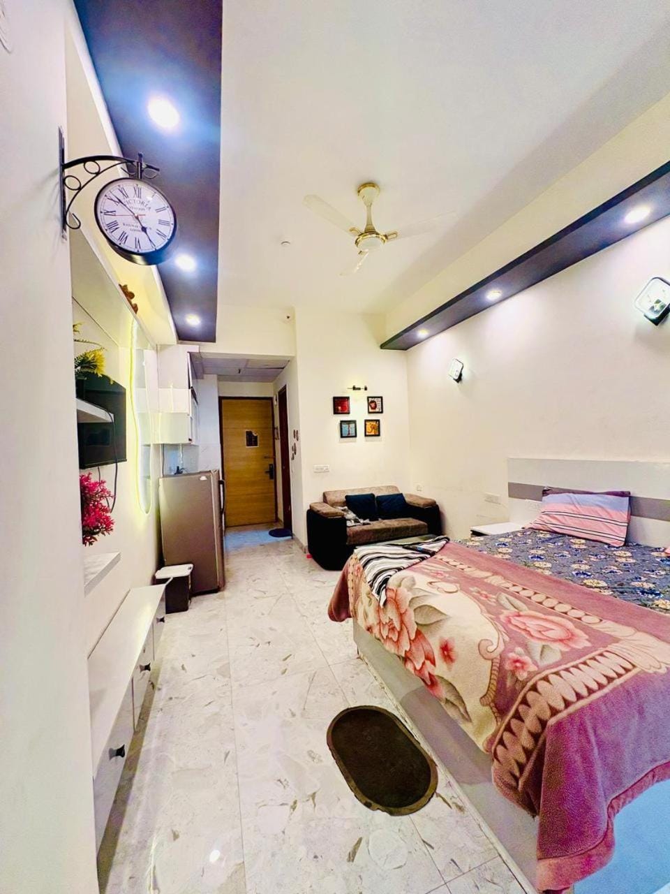 THE MOONLIGHT STUDIo Apartment in Noida