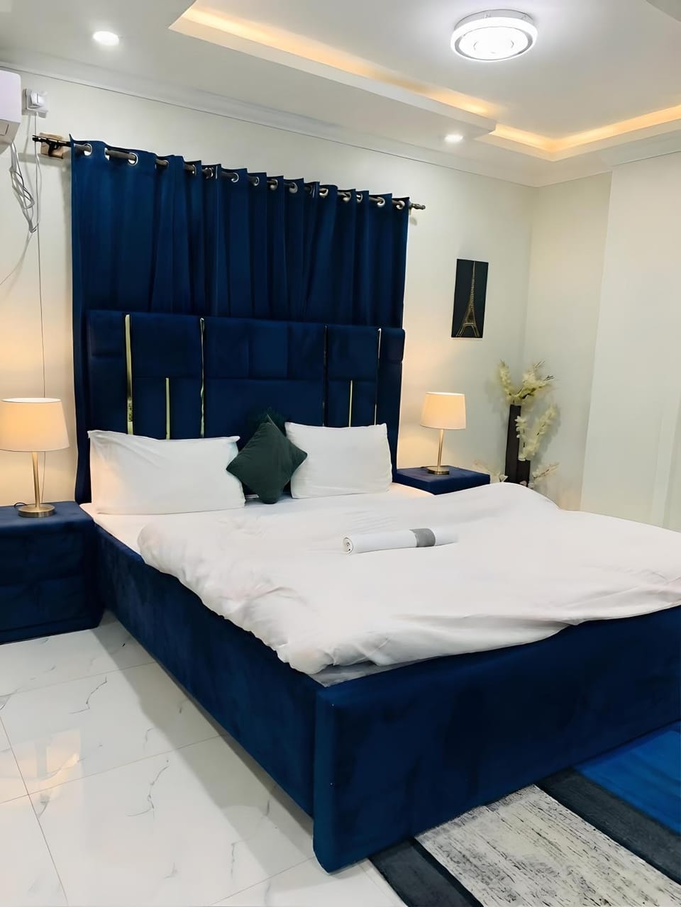 Property building, Restaurant/places to eat, Bedroom, Swimming pool, Breakfast, room service, safe