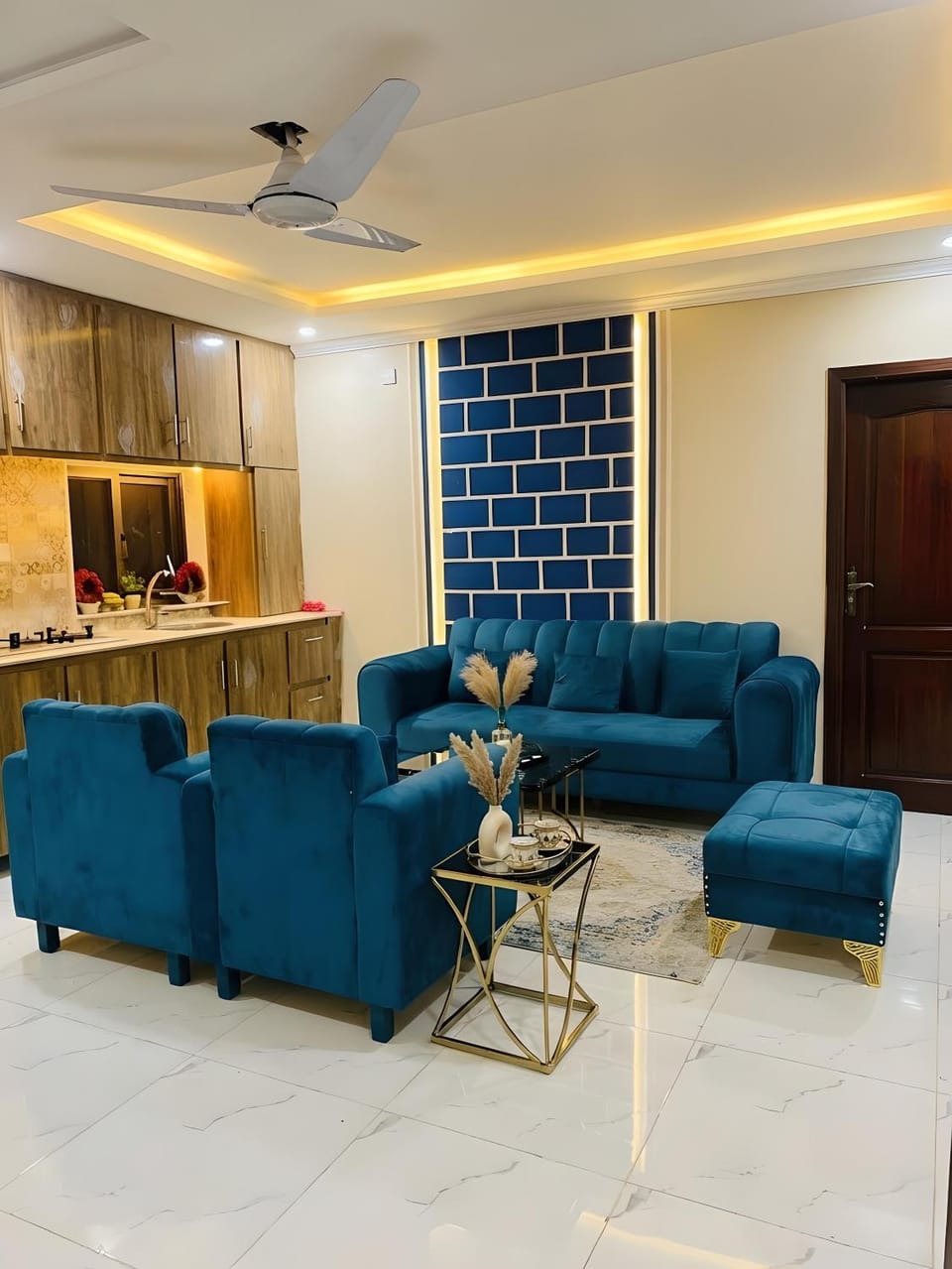 Property building, Restaurant/places to eat, Off site, Place of worship, Coffee/tea facilities, Swimming pool, Breakfast, soundproof