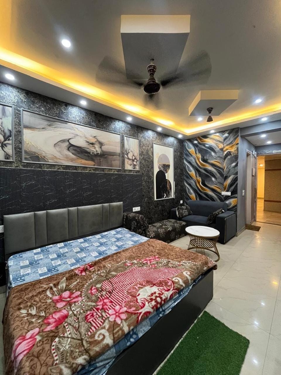 THE MOONLIGHT STUDIo Apartment in Noida