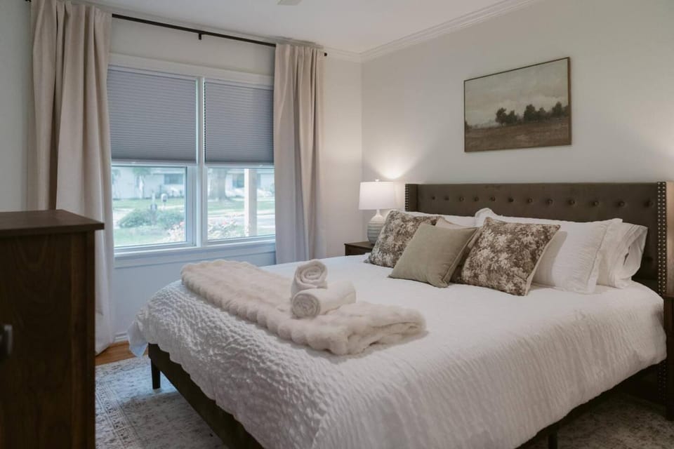 Luxe Pool Spa Retreat Pets Welcome! House in Tomball