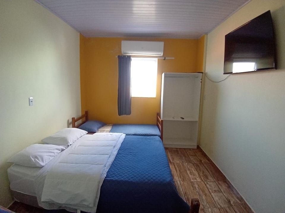 Bed, TV and multimedia, Photo of the whole room, Bedroom, wardrobe