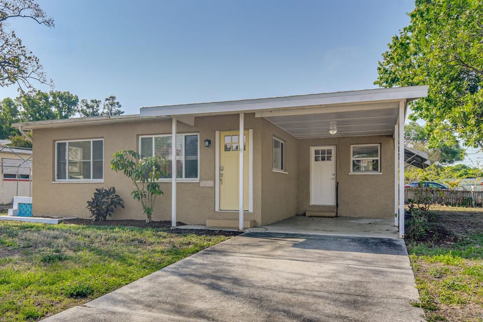 Private Yard & Patio! Tampa Bay Family Getaway House in Pinellas Park
