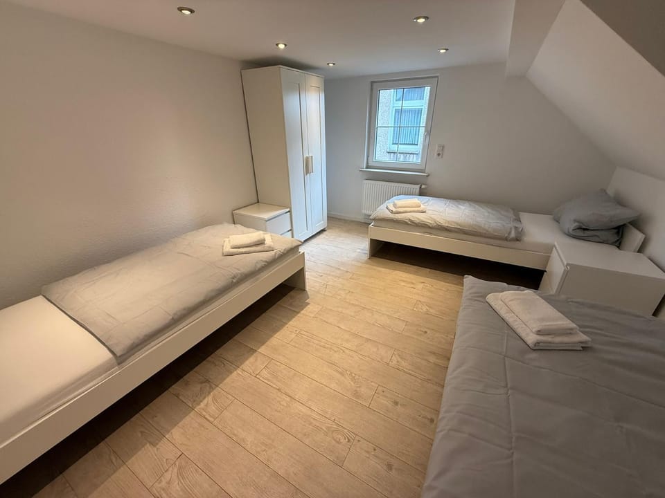 Bed, Bedroom, towels
