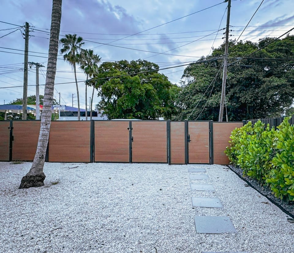 Modern Miami Suites - Central To Everything Apartment in Miami