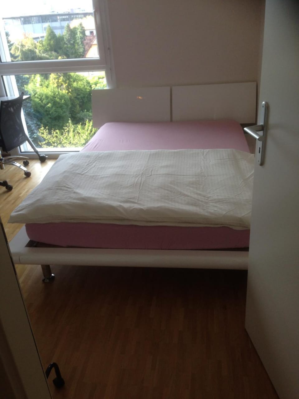 Private room in new apartment, Bouchet It takes ten minutes to go to the airport by bus Bed and Breakfast in Geneva