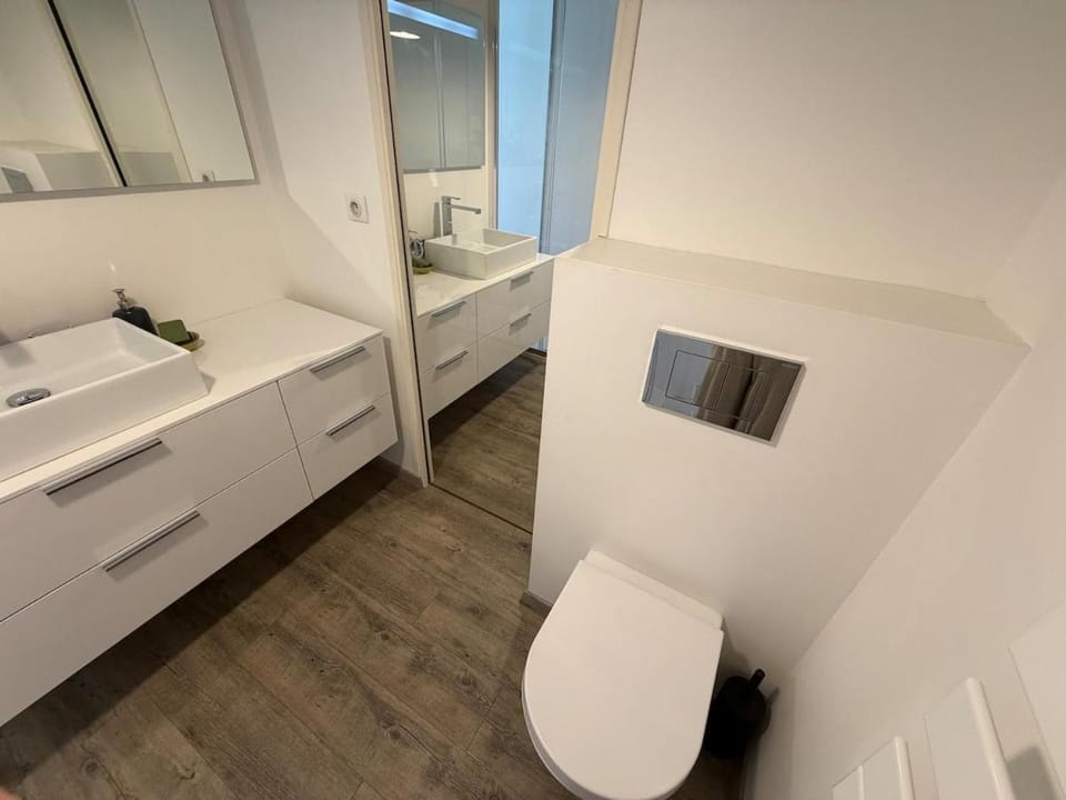 Beautiful 2-bedroom apartment with parking and pool Apartment in Mandelieu-La Napoule