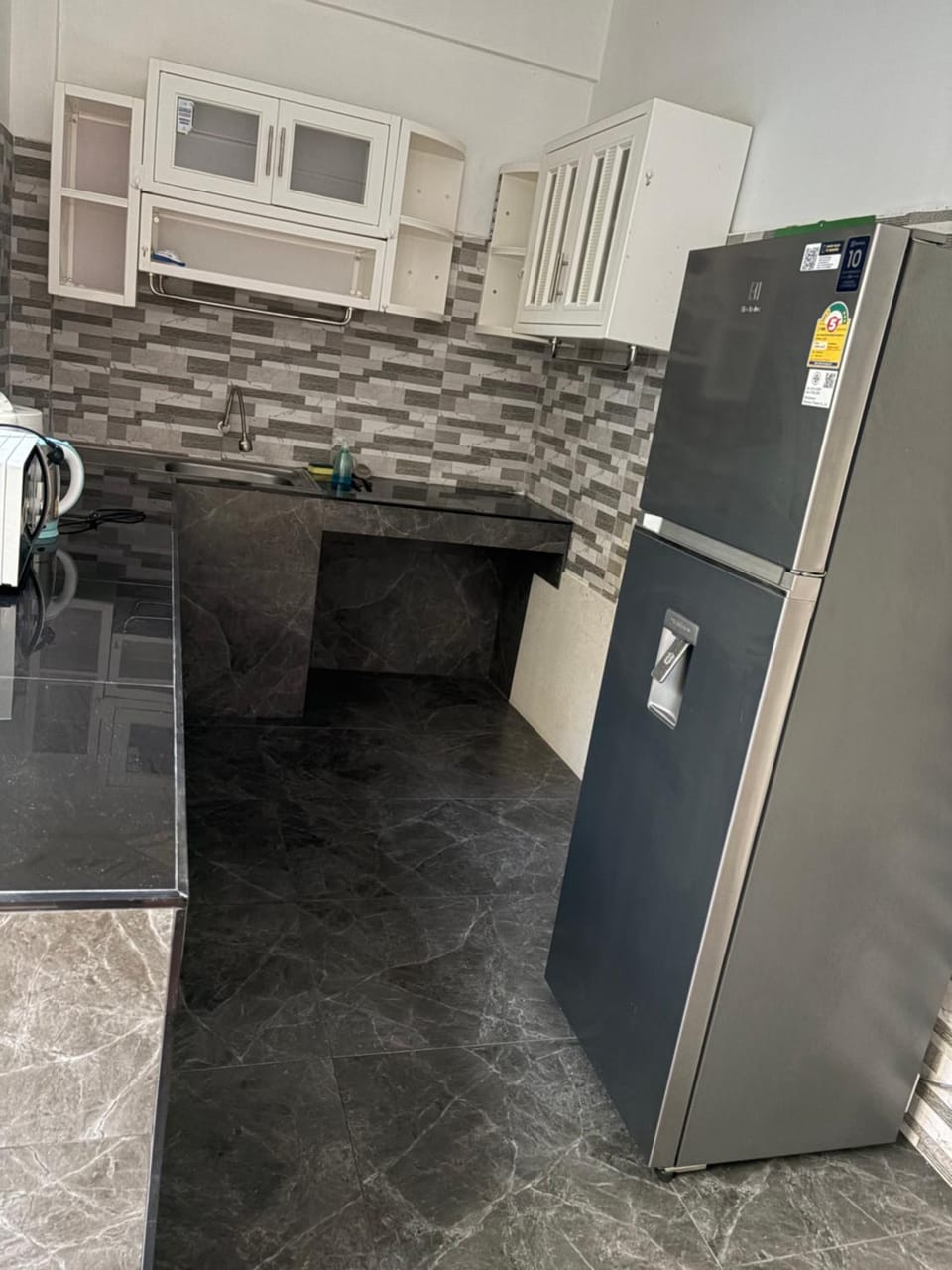 SET Guesthouse 3 Bed and Breakfast in Phuket