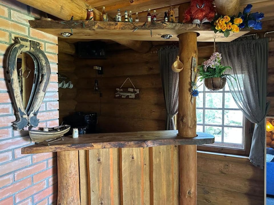 Mõnus palkmaja Muhu mändide all House in Estonia