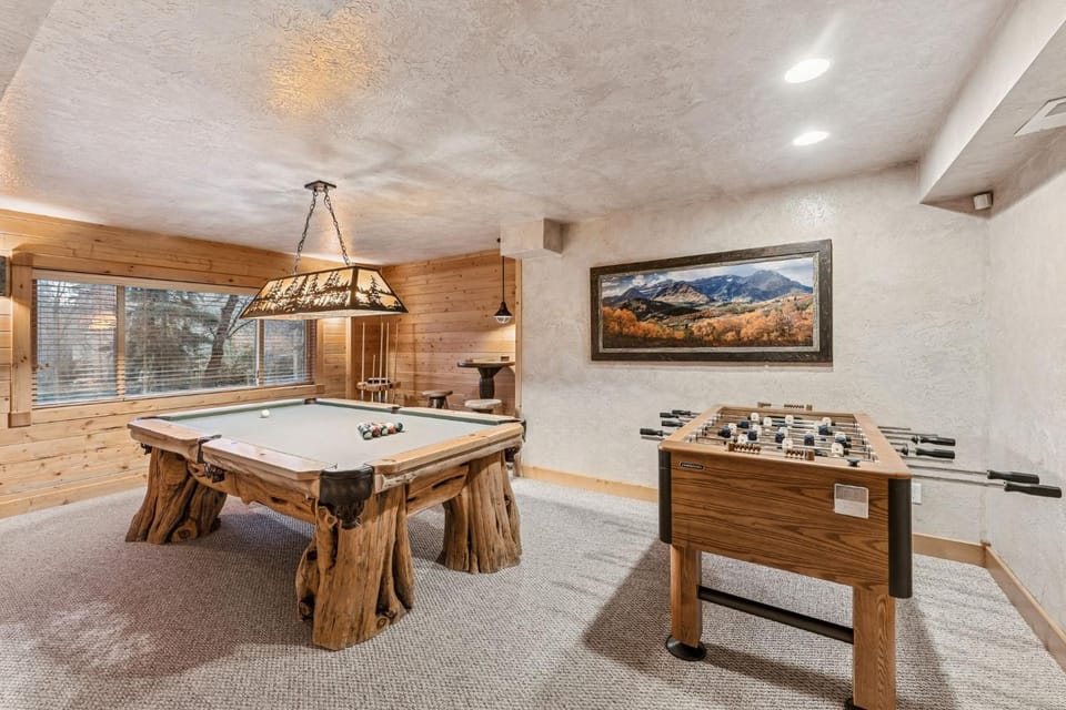 Escape Lodge - Hot Tub, Large Deck, Sauna, Gym House in Sundance