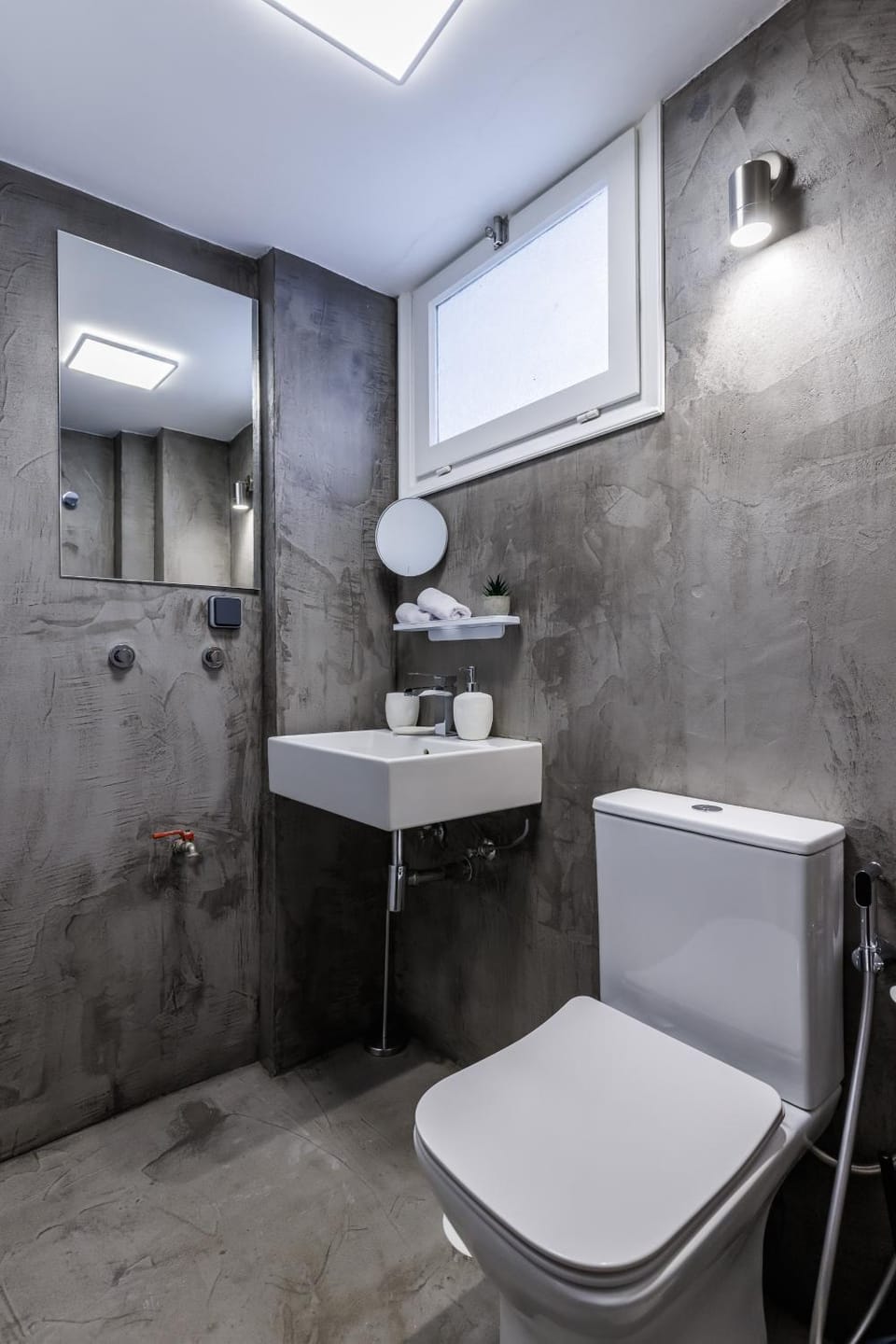 Bathroom, bidet