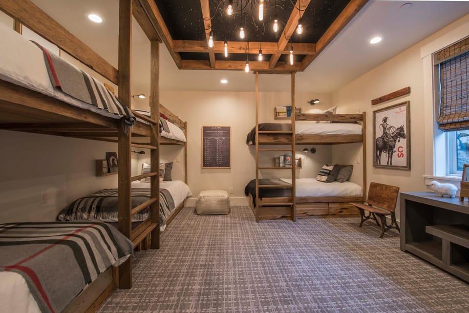 THE GREAT ESCAPE - Modern Luxury Mountain Estate, Private, Hot Tub House in Sundance