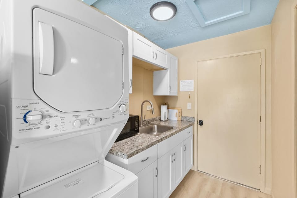 Ocean View 1BR • Balcony • Near Beaches & Downtown House in Hilo
