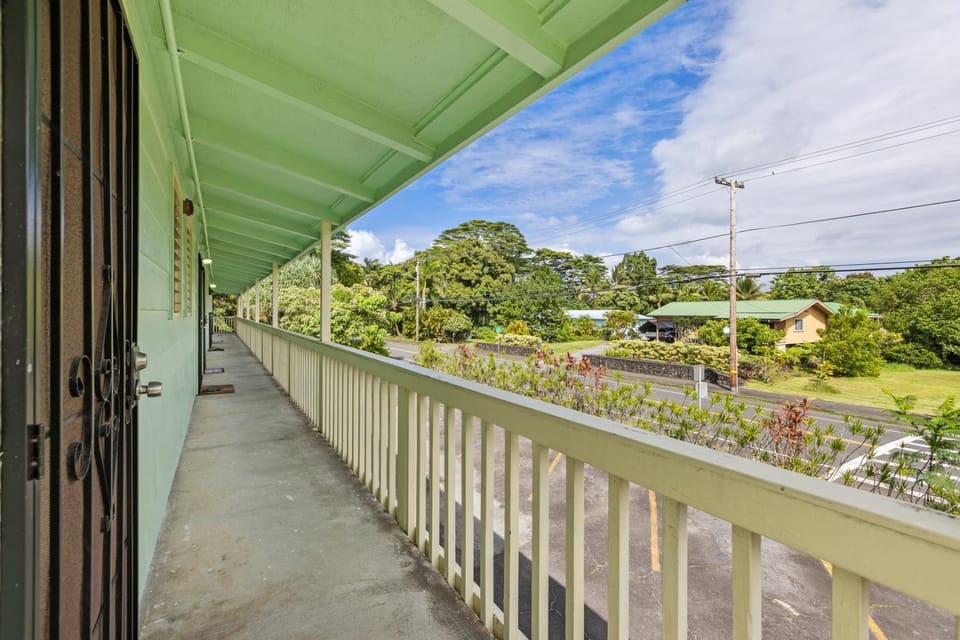 Ocean View 1BR • Balcony • Near Beaches & Downtown House in Hilo