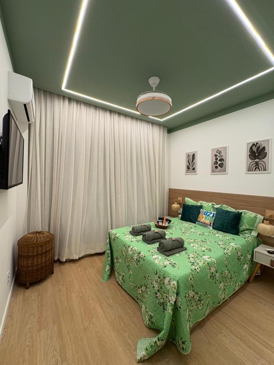 Bed, Photo of the whole room