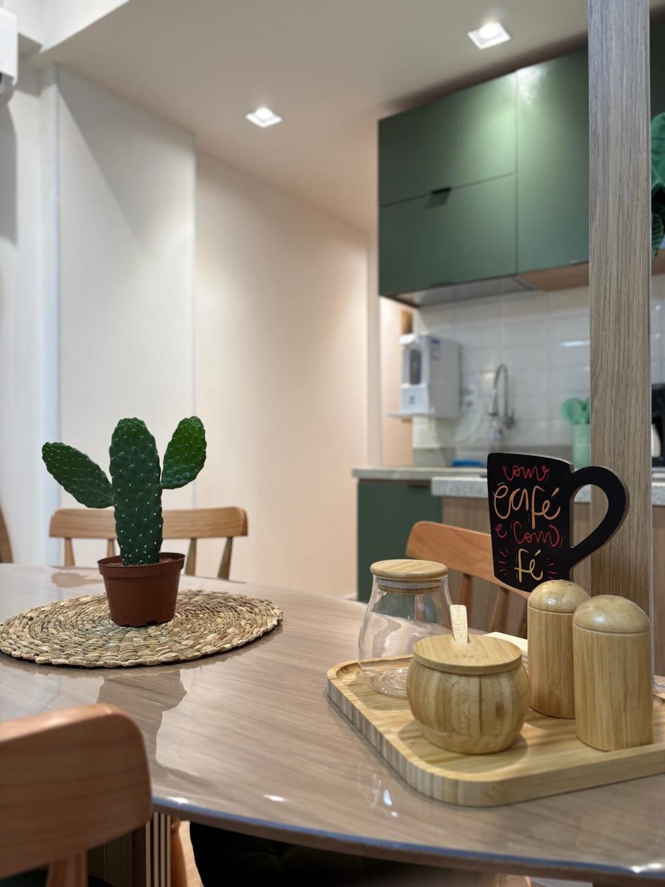 Coffee/tea facilities, Dining area