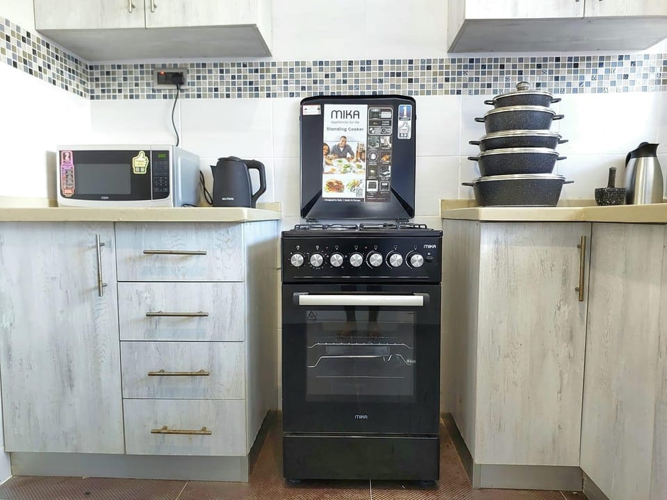 Kitchen or kitchenette, Breakfast, oven