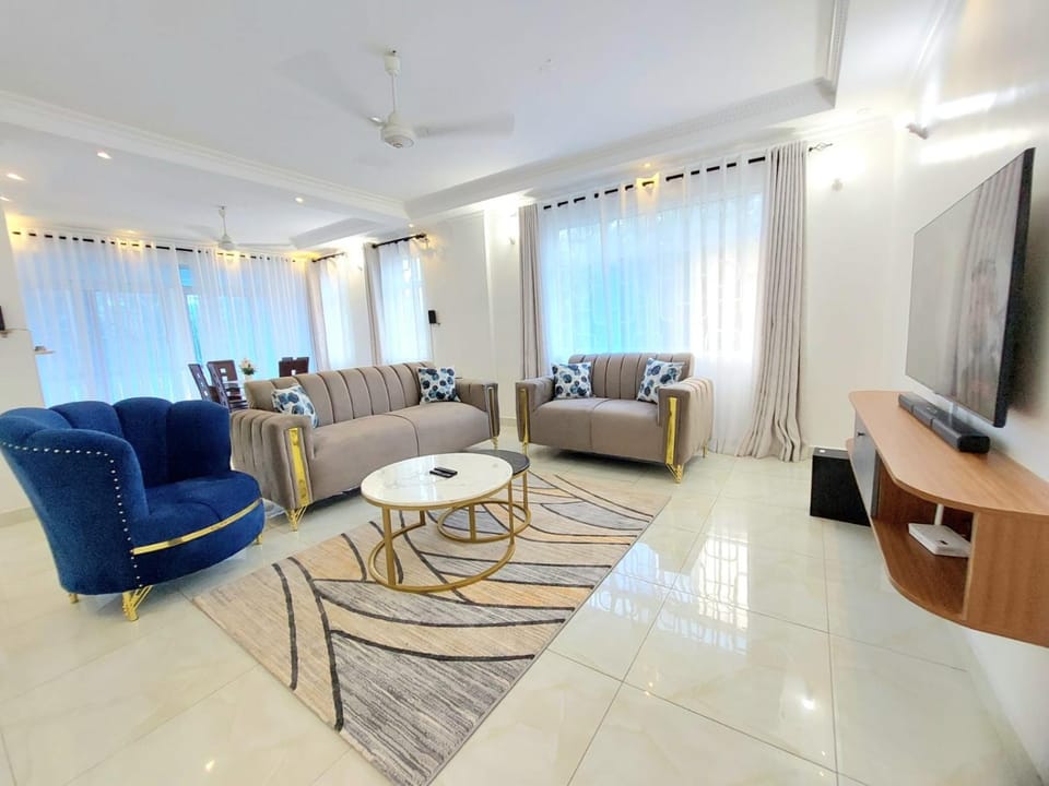 Communal lounge/ TV room, TV and multimedia, Living room, Seating area