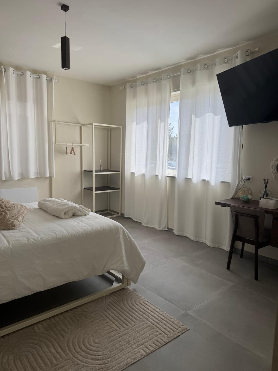 Bed, TV and multimedia, Photo of the whole room, Bedroom, wardrobe