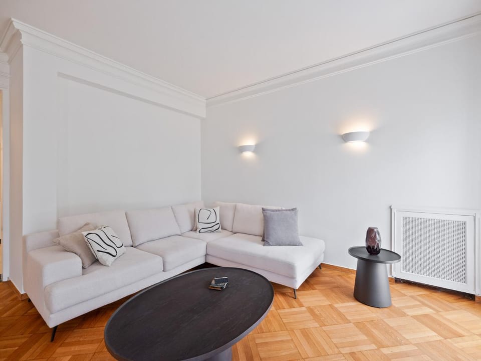 Living room, Seating area, internet