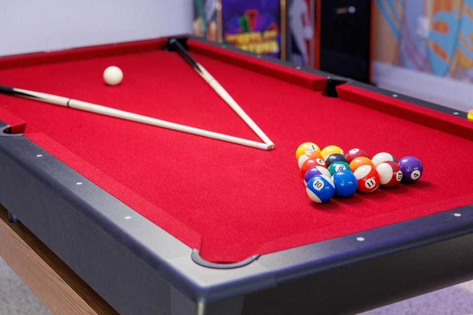 Billiard, Game Room