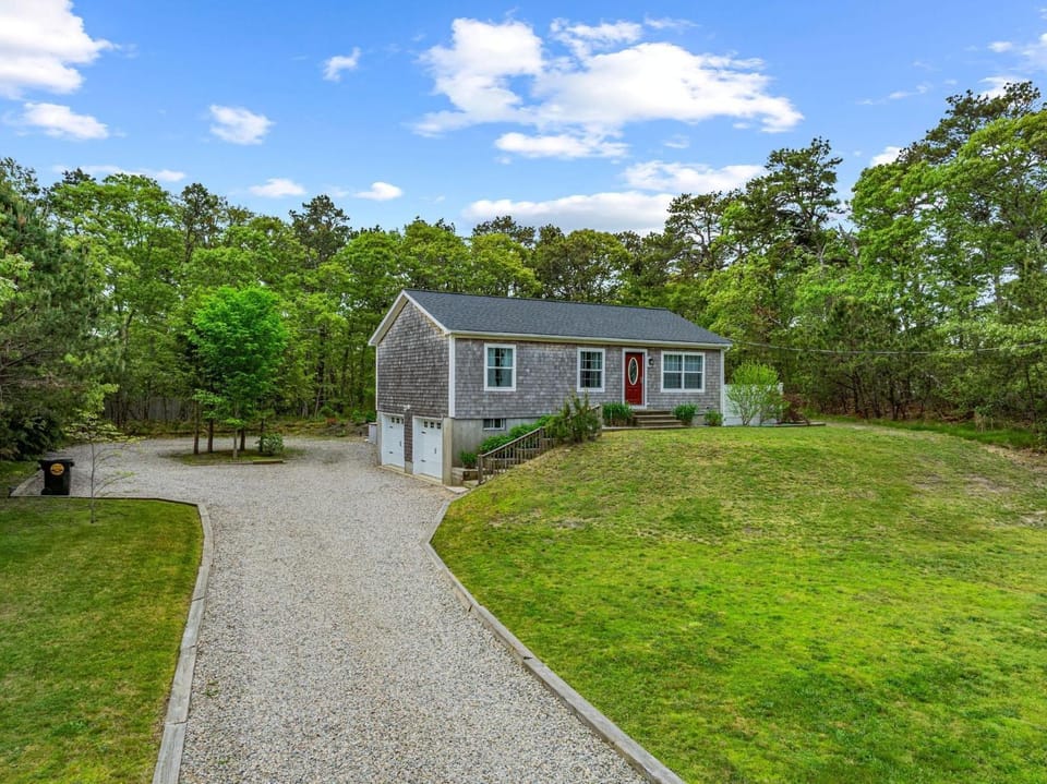 Charming Laid-Back Cape Escape House in Harwich