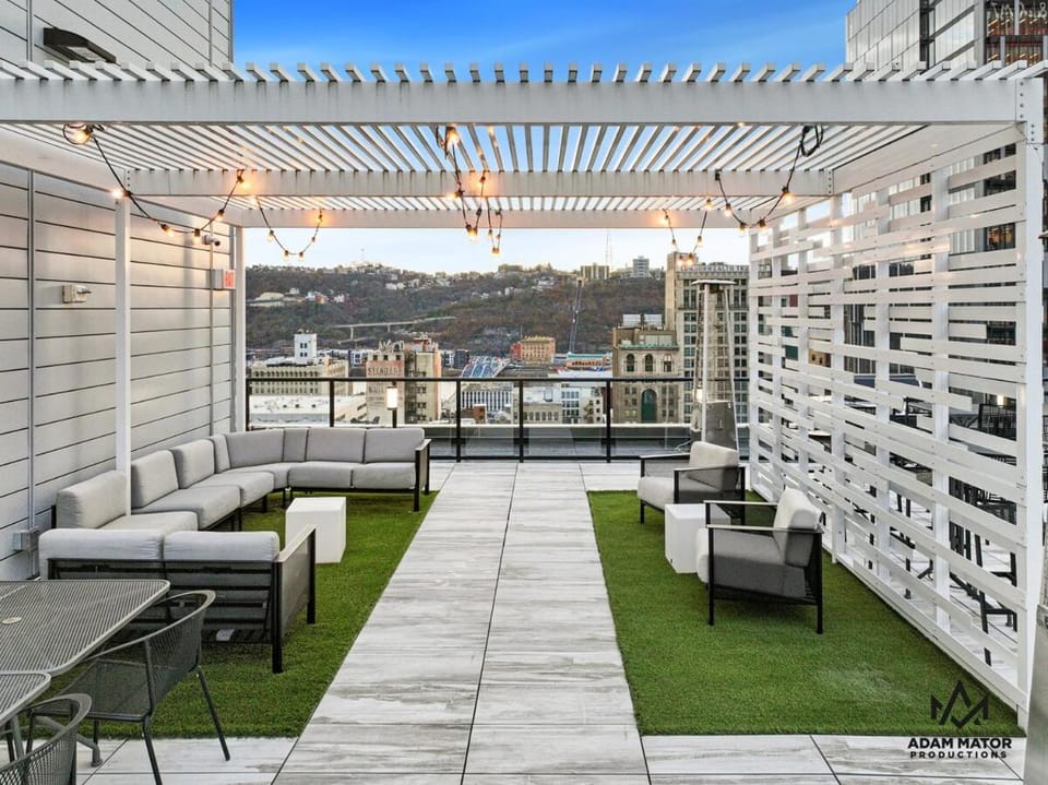 Downtown Luxury Condo Walk to Stadium Apartment in Pittsburgh