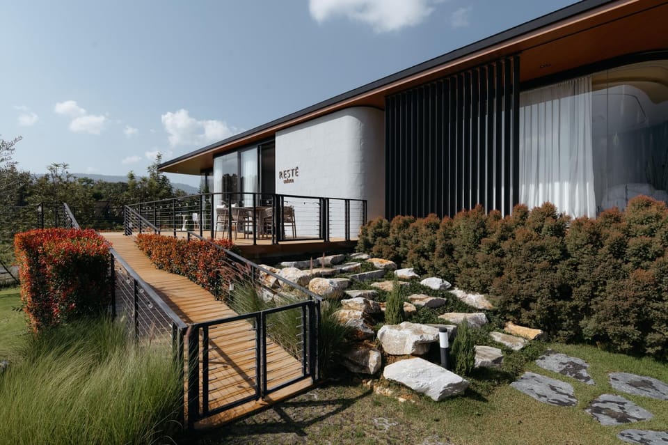 Property building, Patio, Garden, Balcony/Terrace