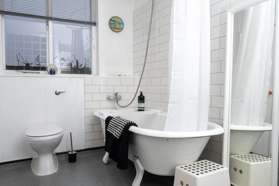 Artistic 1BDR townhome in central Brighton Apartment in Brighton