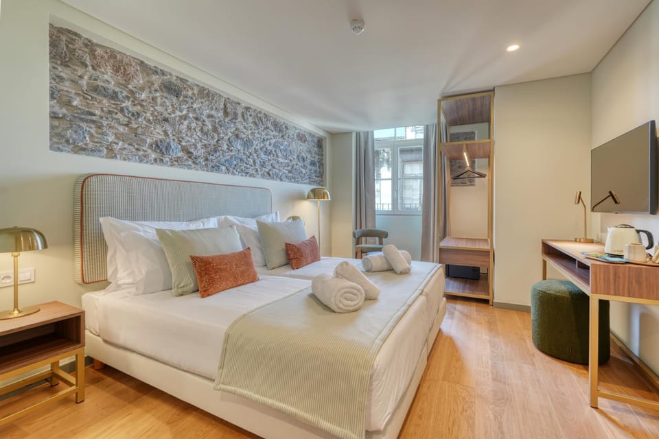 Bed, TV and multimedia, Photo of the whole room, Seating area, Bedroom, towels