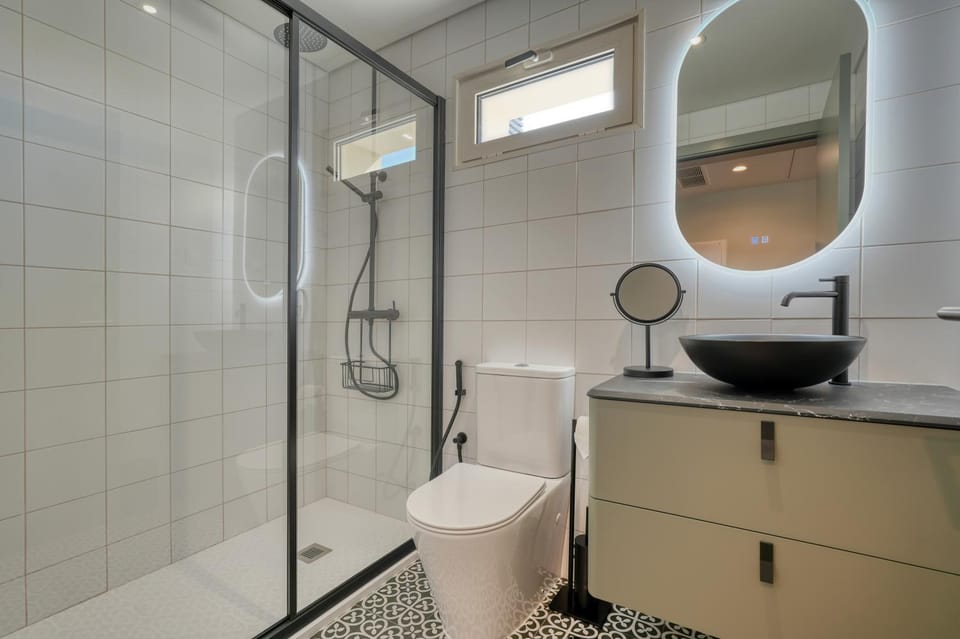 Shower, Toilet, Bathroom, Bath, towels
