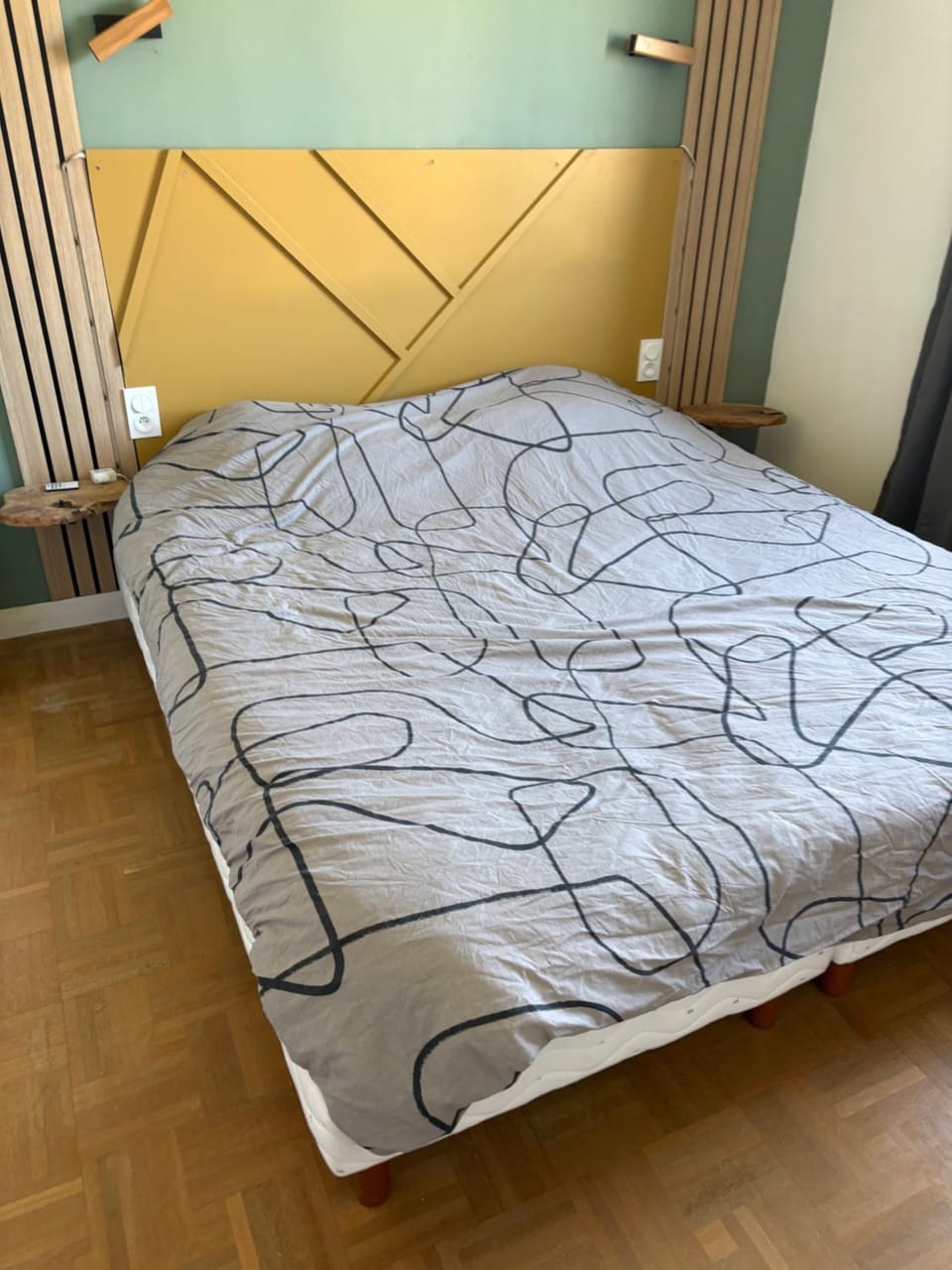 Photo of the whole room