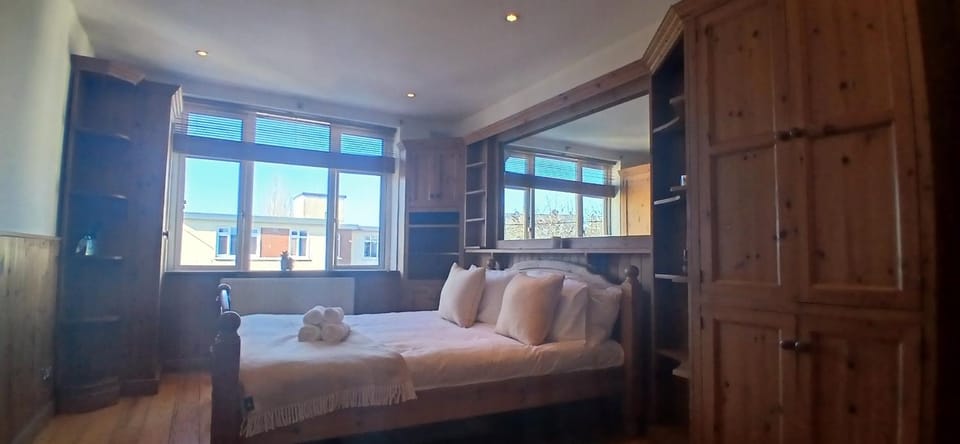 Bright 2BDR Sandymount Apartment Near Sea Apartment in Dublin