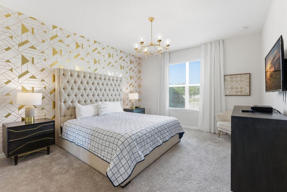 Bed, TV and multimedia, Bedroom