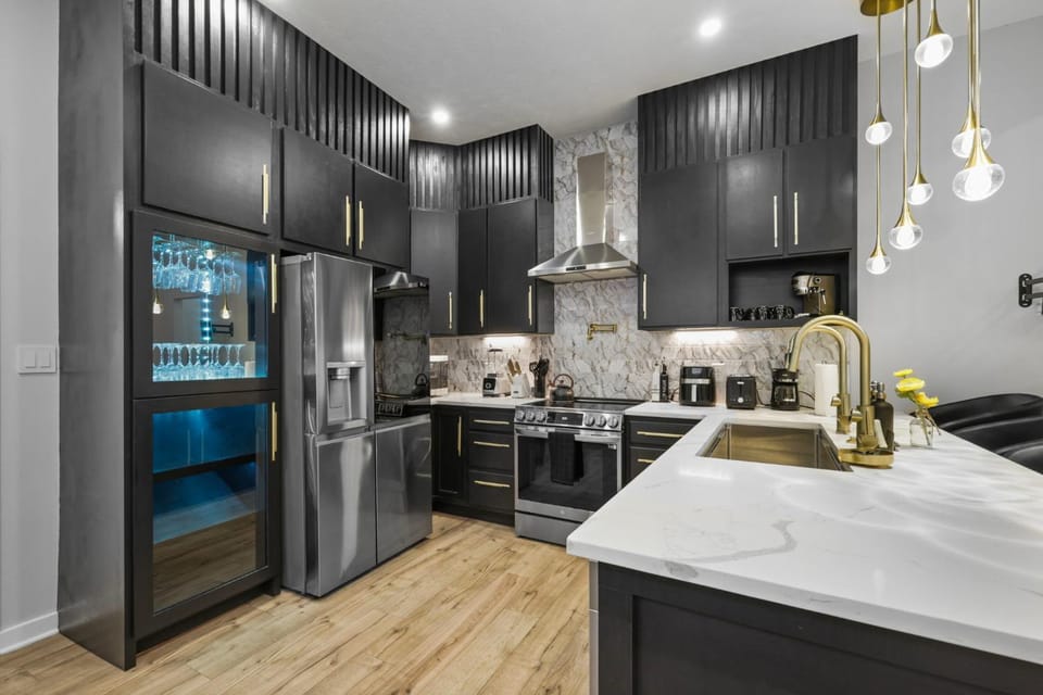 New Indy Game House - Theater - Arcade - Sleeps 12 House in Indianapolis
