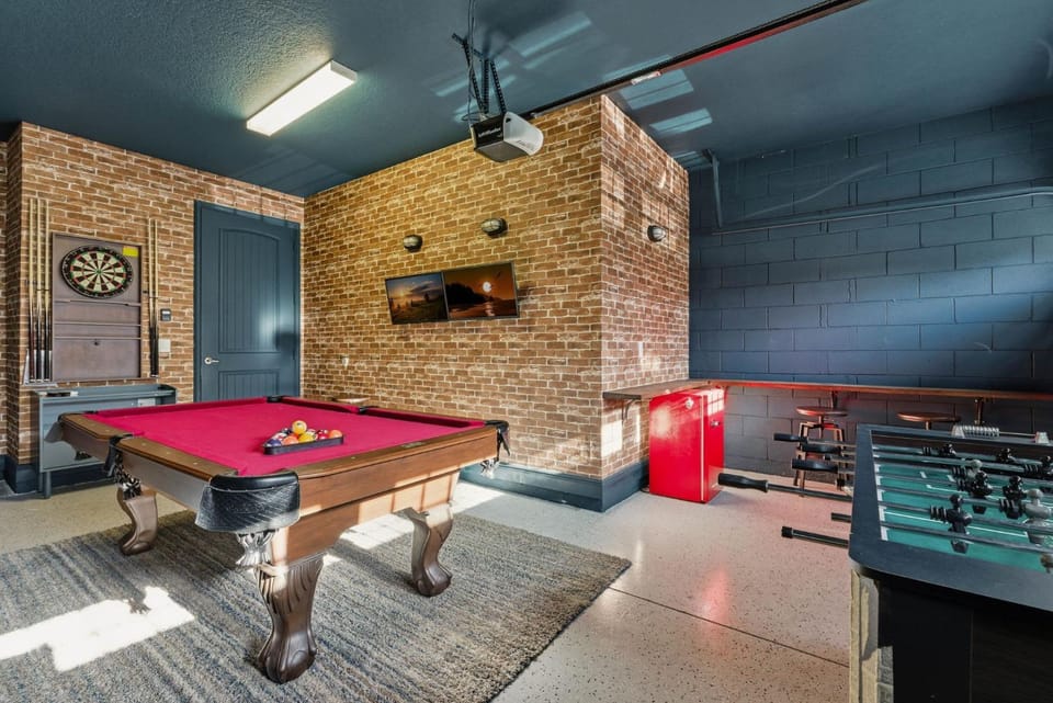 Billiard, Game Room