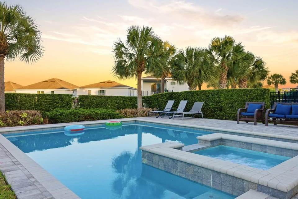 Hot Tub, Swimming pool
