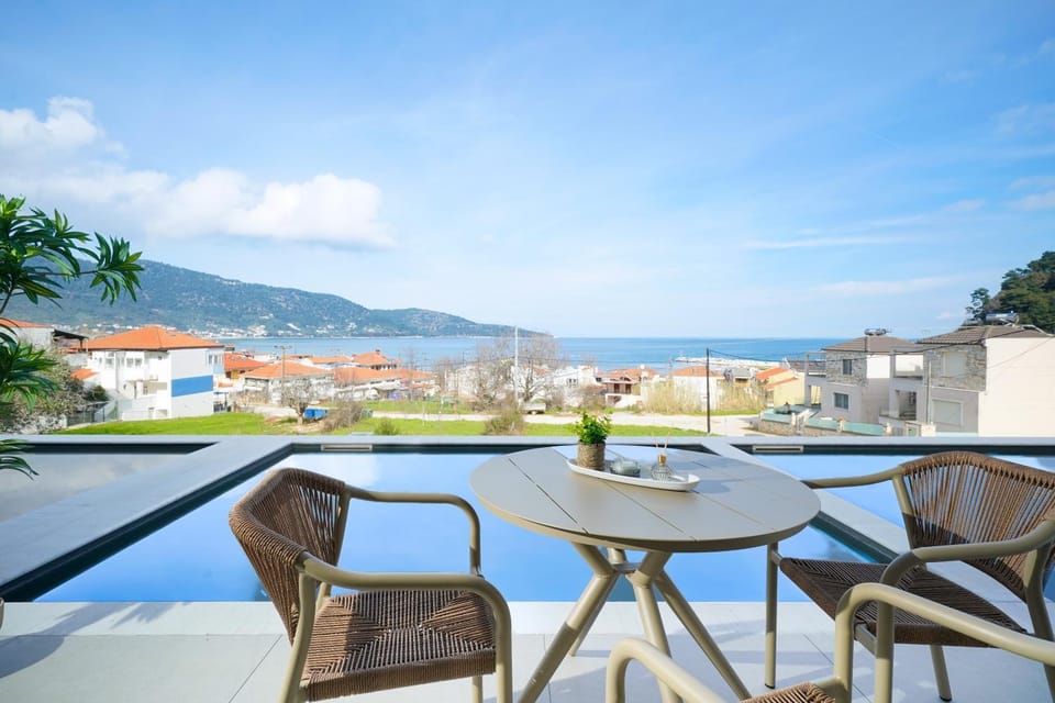Property building, View (from property/room), Balcony/Terrace, Pool view