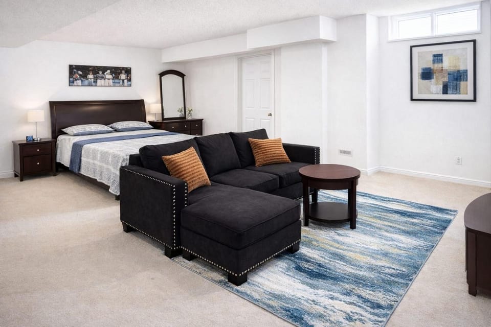 Cozy Guest Suite with Private Bathroom & Entrance Apartment in Milton