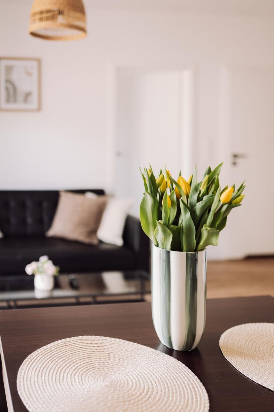 Living room, Decorative detail, Seating area, Dining area