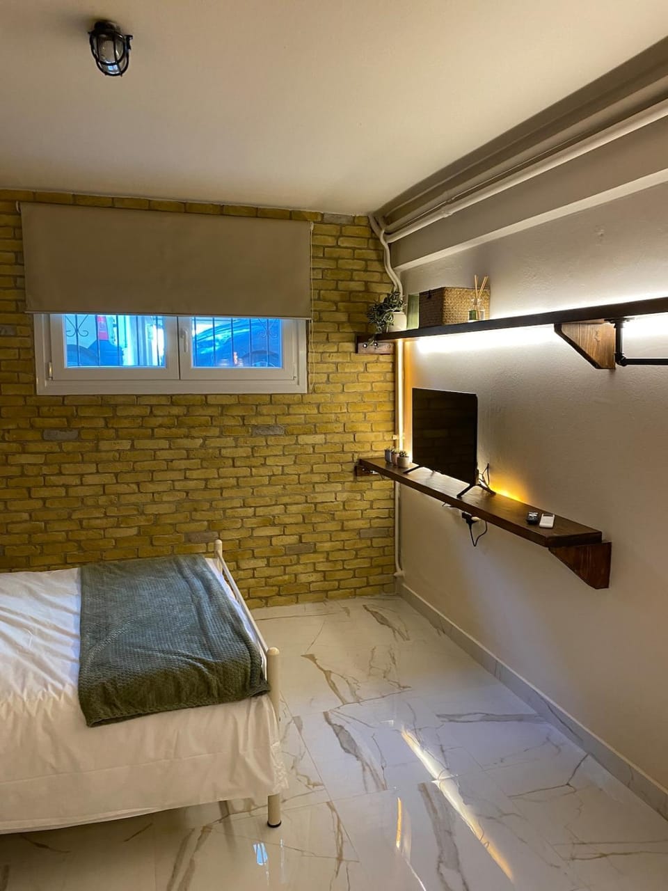 Underground City Centre GeM Apartment in Volos