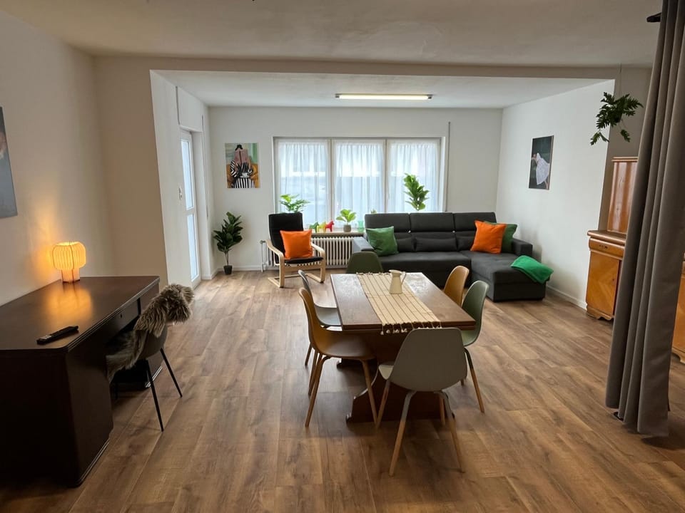 Dining area, Food